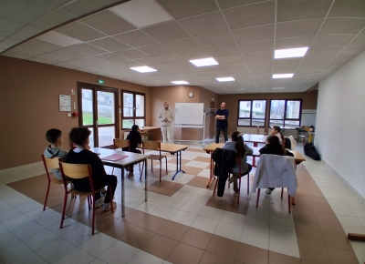 Printemps des poètes : initiation au slam et contes à danser
