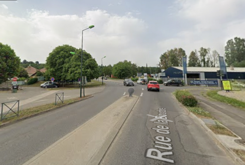 ARRÊTÉS MUNICIPAUX : instauration d’une interdiction de tourner à gauche à l'intersection rue de la Bourbre / rue des Saules